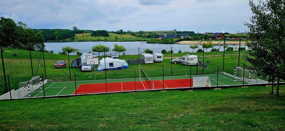 Domki nad jeziorem* Prywatna plaża * Pole namiotowe* Camping*