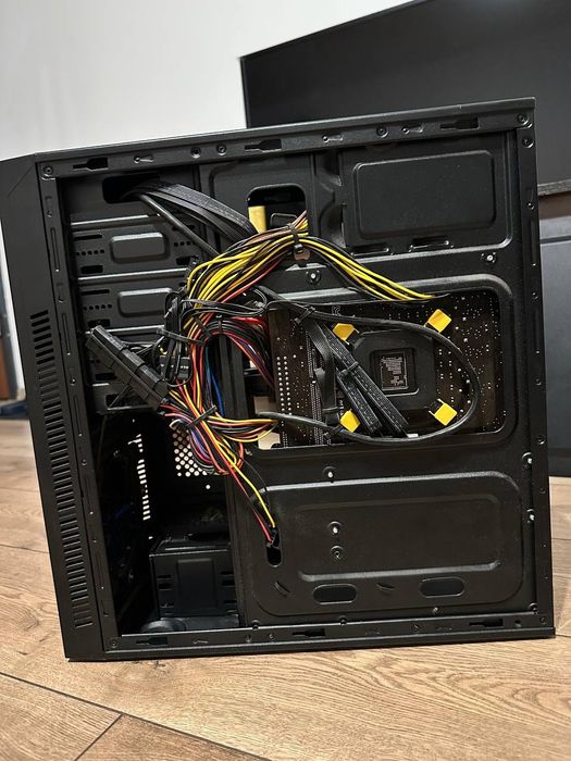 Komputer gamingowy | GTX 1050 Ti | i3-10100F | 16 GB RAM | SSD

+ HDD