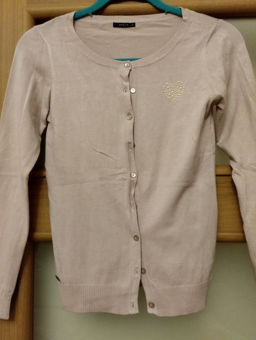 Sweterek zapinany na guziczki