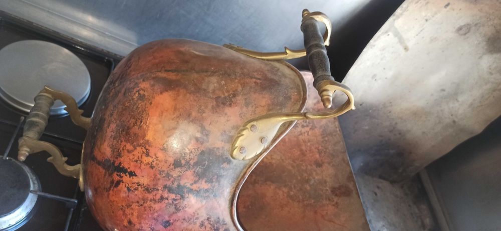 Balde de Carvão de Capacete Antigo