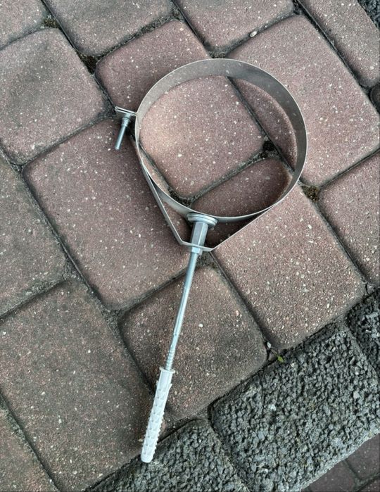 Obejma ścienna z kołkiem wzmocniona kwas