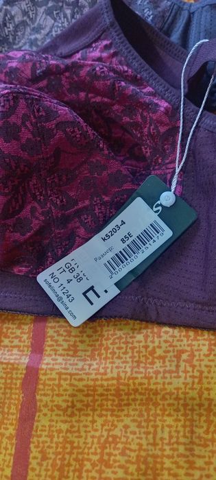 Продам два бюстики