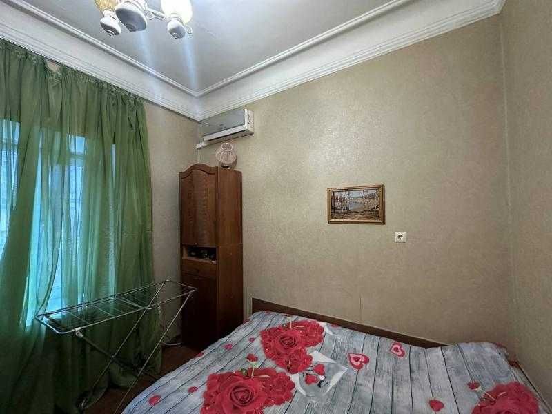 Продам компактну 2-кімнатну квартиру біля моря в ЦЕНТРІ, вул. Канатна