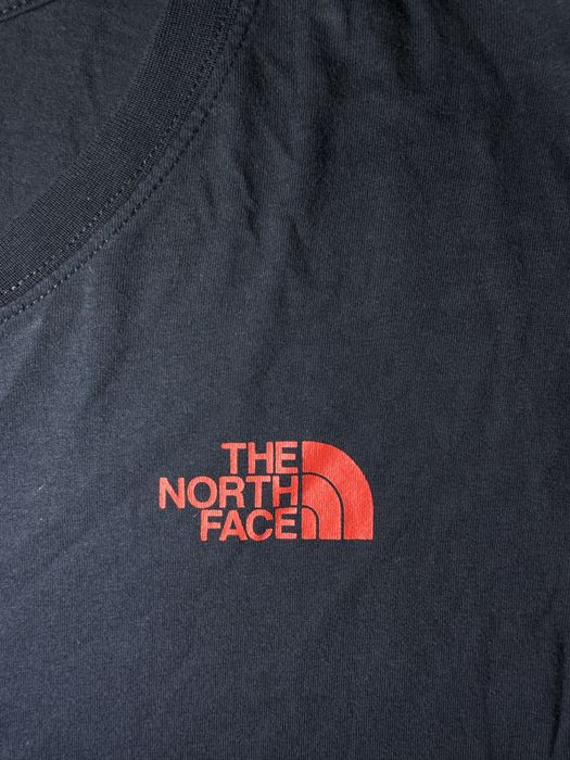 Футболка The North Face