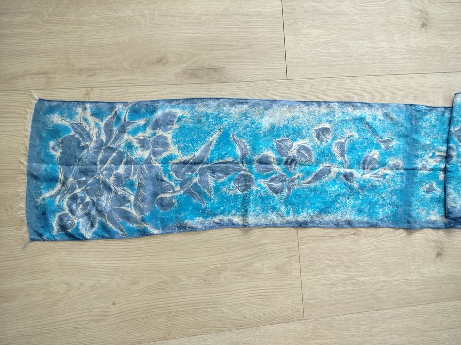 Apaszka szal w kwiaty niebieski