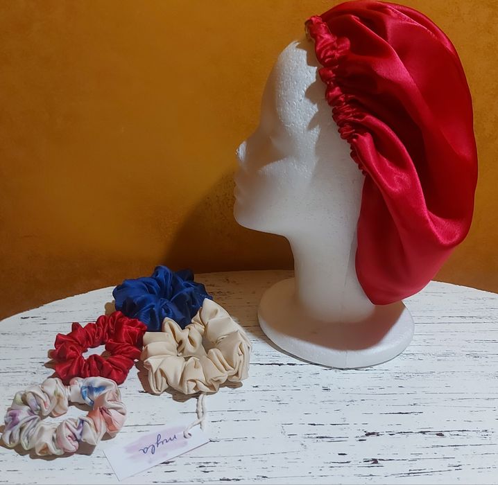 Jedwabny zestaw,  czepek do snu rozmiar M,  scrunchies S, M