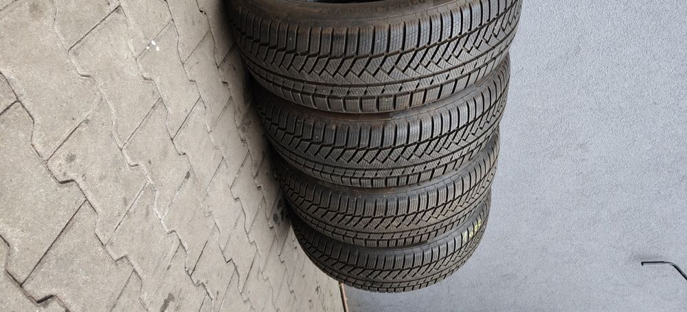 235/55/20 Continental