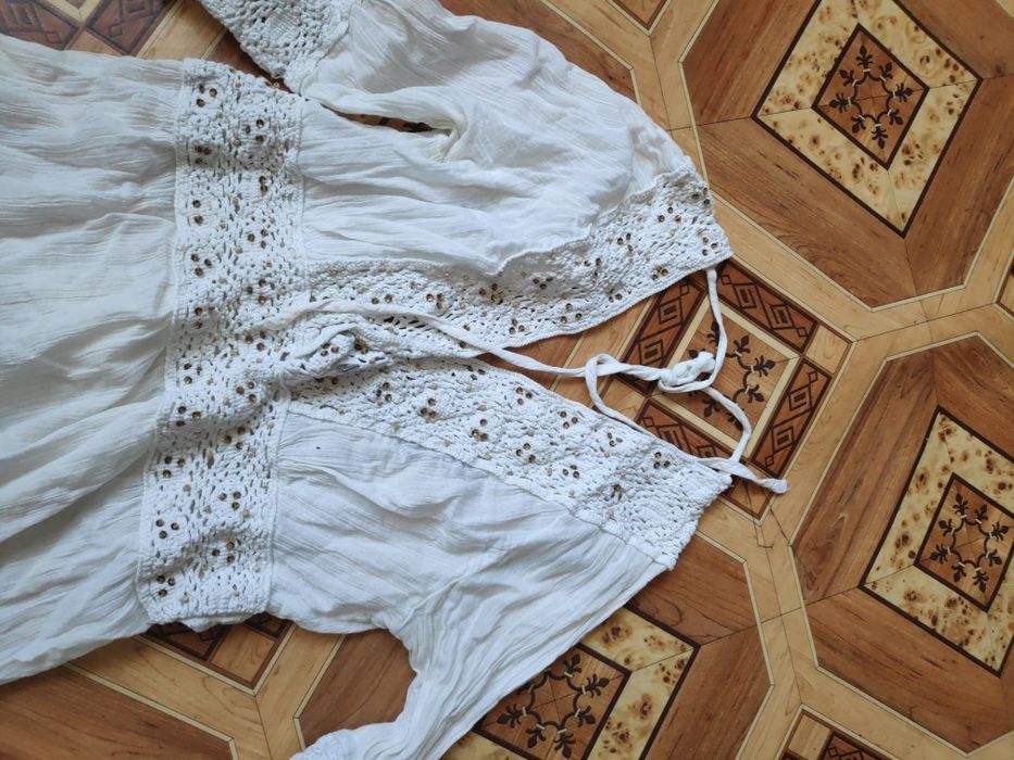 Продам літні білу блузку