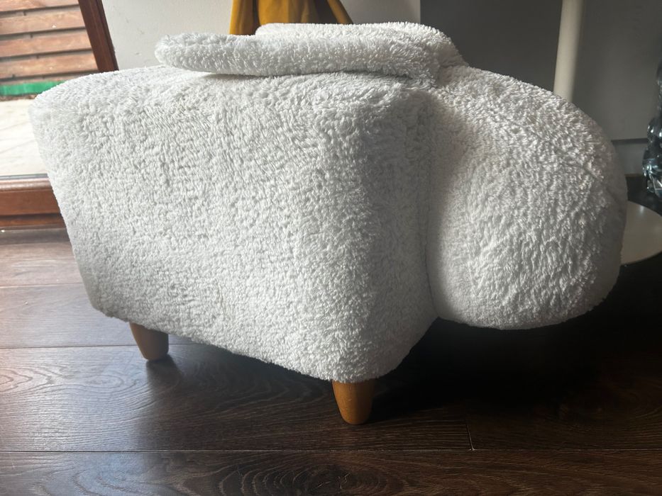 Pufa w kształcie owieczki