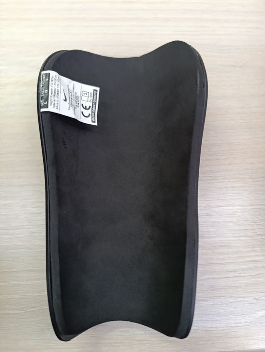 Найк футбольный щиток