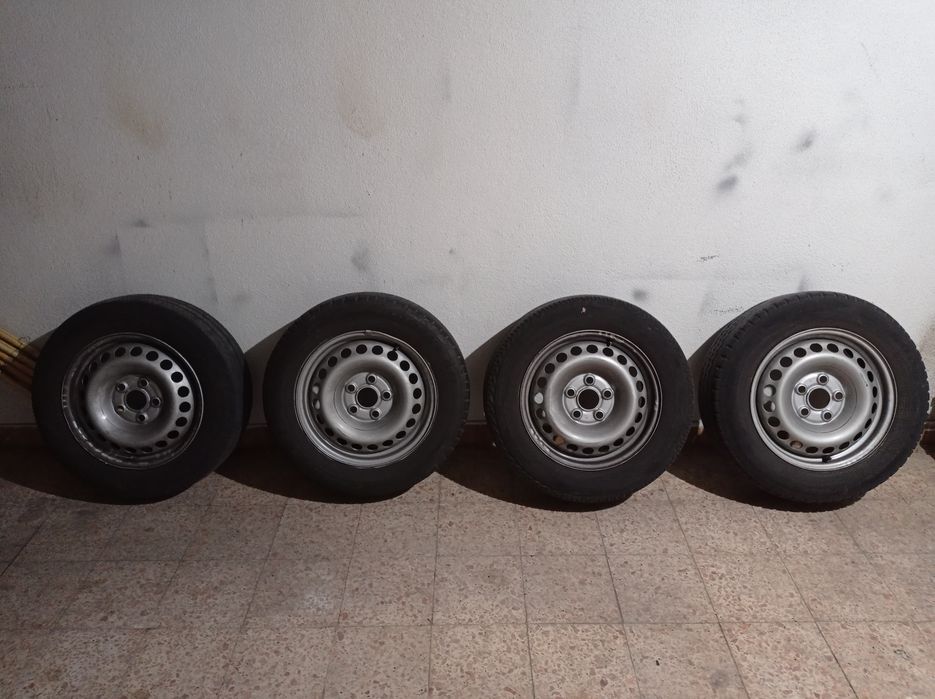 4 Jantes/ pneus 205/65 R16 C