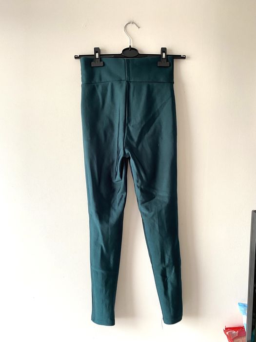 Stradivarius butelkowe połyskujące spodnie legginsy zamek wysoki stan