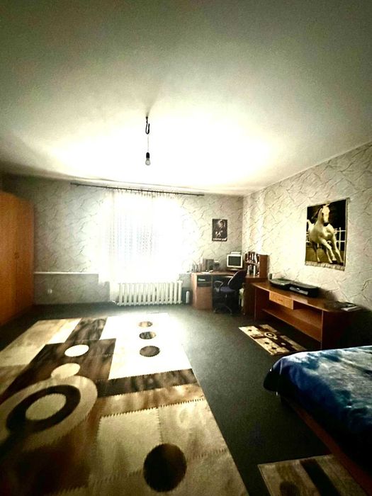 У продажу будинок на два поверхи