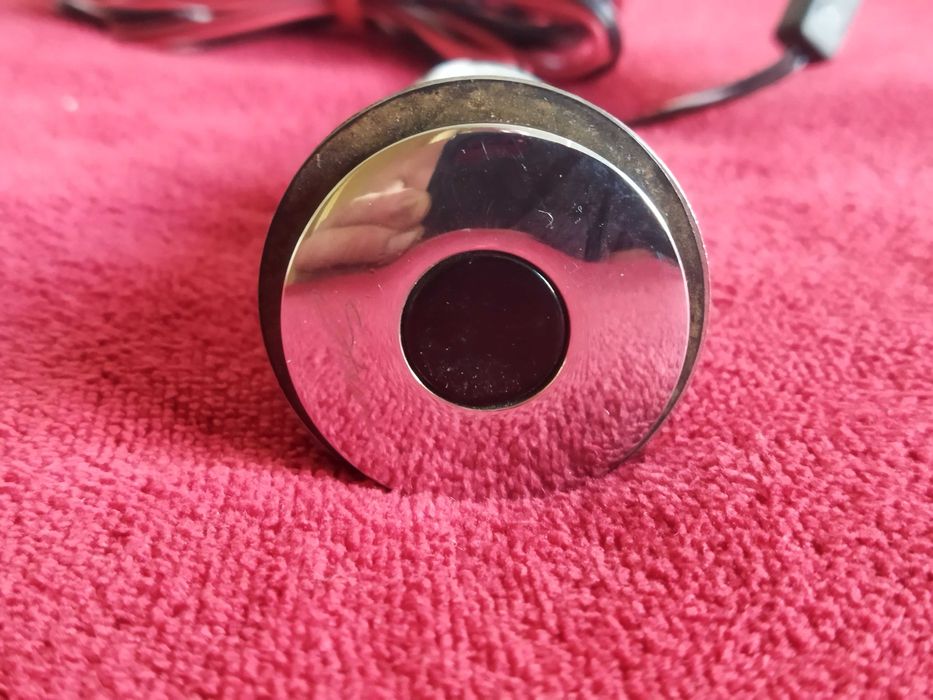 Кнопка сенсорная STERN для включения воды.