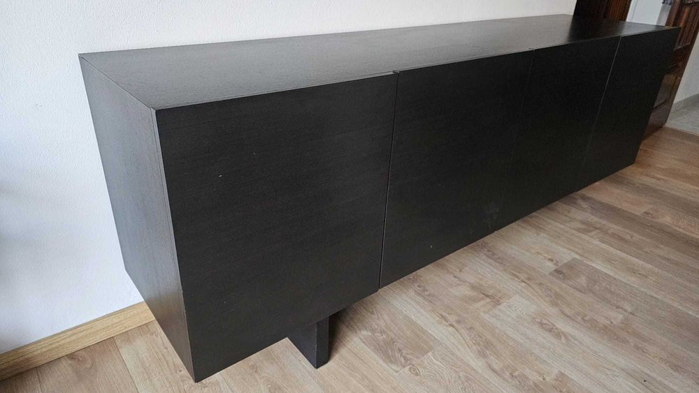 Aparador moderno preto – com muito espaço de arrumação