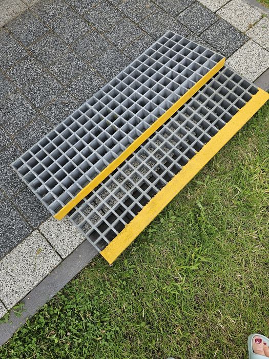 Stopnie schodowe TWS z noskiem BHP