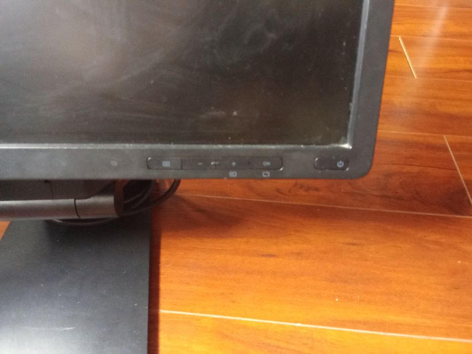 Ecrã HP 75 Hz com risco no meio