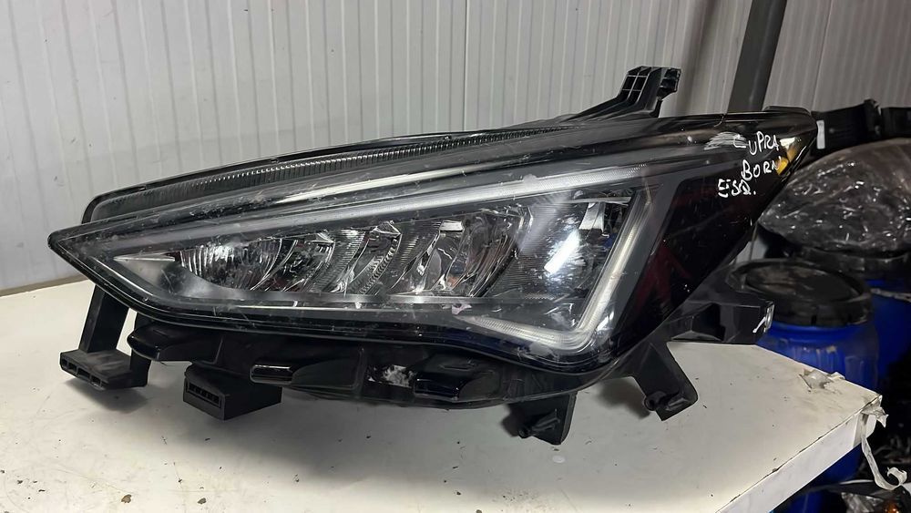 Farol esquerdo Cupra Born Full LED