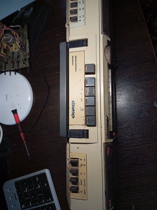 Продам магнітолу Скіф