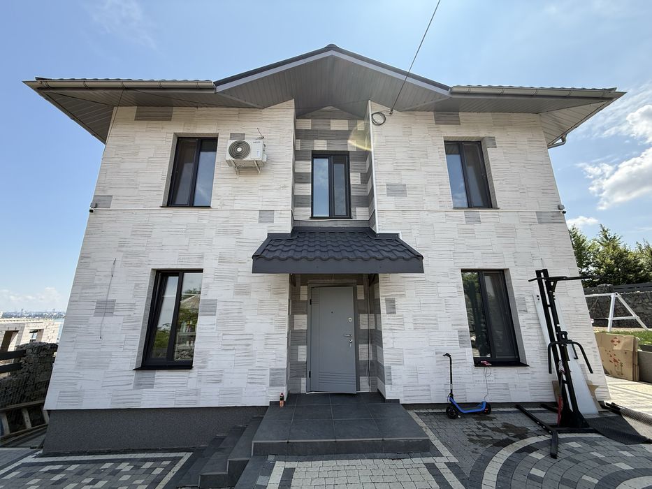 Будинок на березі ріки в В.Корениха