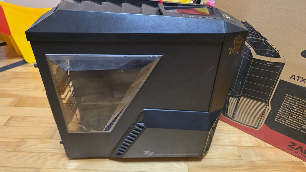 Системний корпус комп'ютера Системник