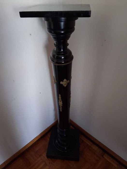 Coluna / Pedestal Decorativo Clássico