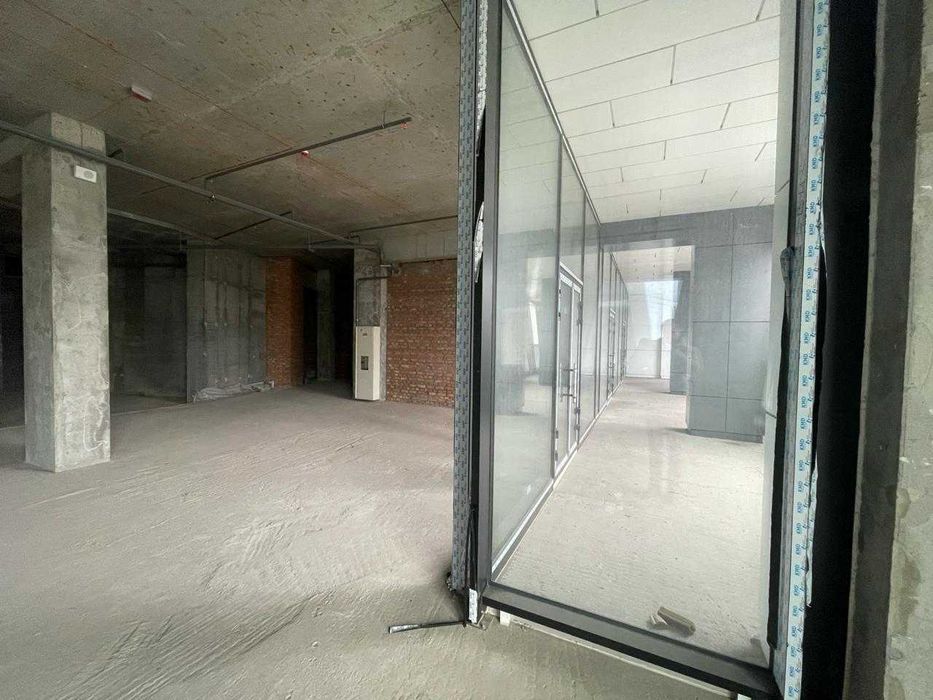 Оренда комерційного приміщення 812 м | ЖК Manhattan City | Без ремонту