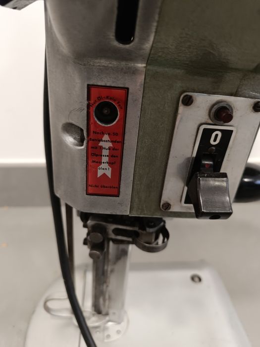 Máquina de Corte de Tecidos Krauss & Reichert (Usada, a Funcionar)