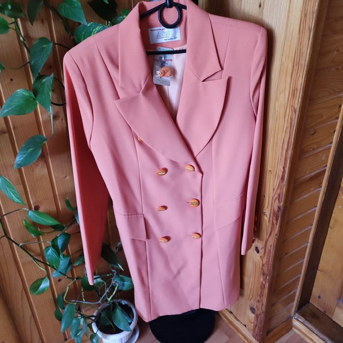 Плаття персикове, осіннє, зручне.