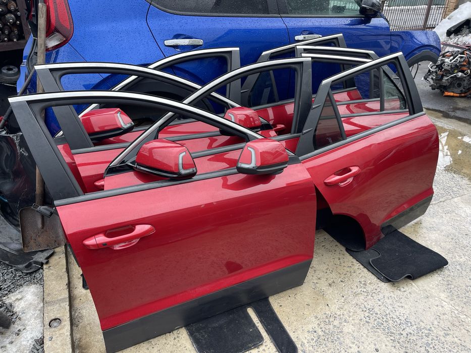 Двері ліві дверка права перед / зад Kia Niro 2023 електро / АВТОРОЗБОР