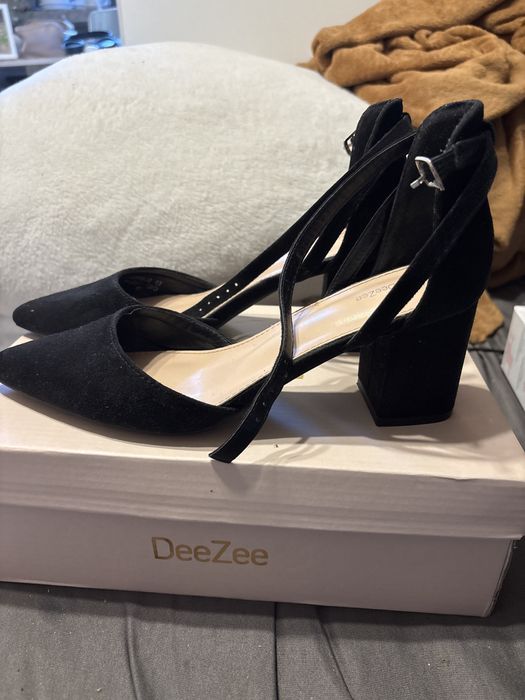 Buty  na  słupku