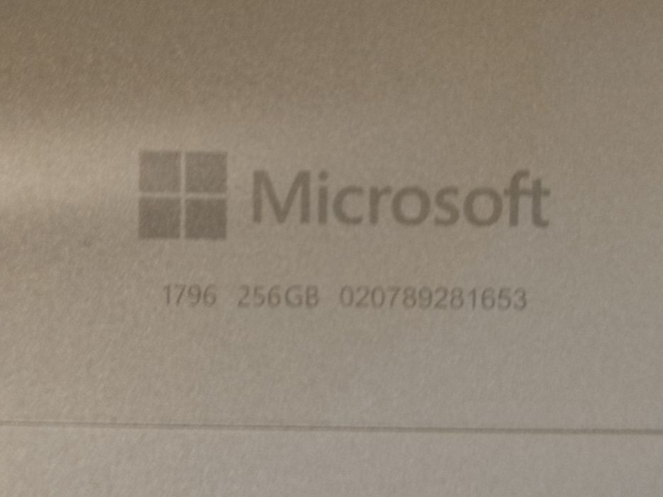 Surface Pro 5 i5 7300U 8гб озп 256gb SSD 12-15V битий екран