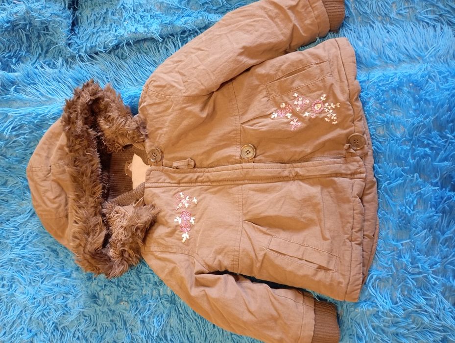 Продам куртку на дівчинк до року
