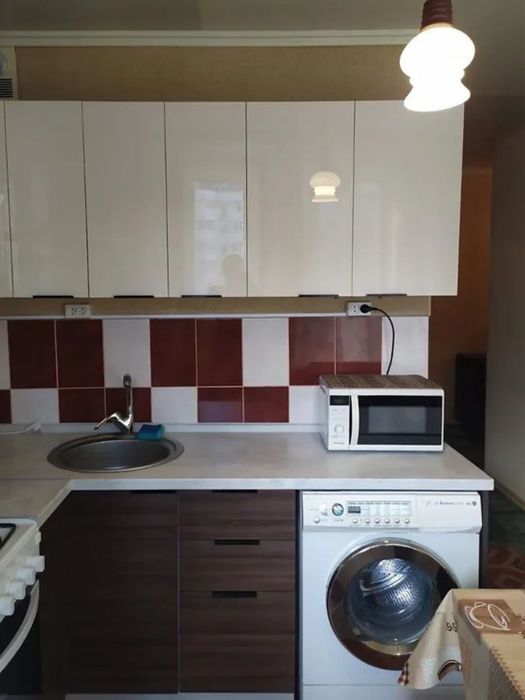 ЗАТИШНА квартира в ЗЕЛЕНОМУ районі столиці метро ВАСИЛЬКІВСЬКА