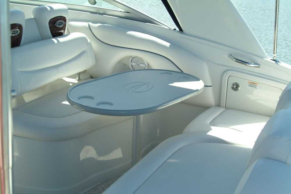 Продам моторну яхту Crownline 315 SCR