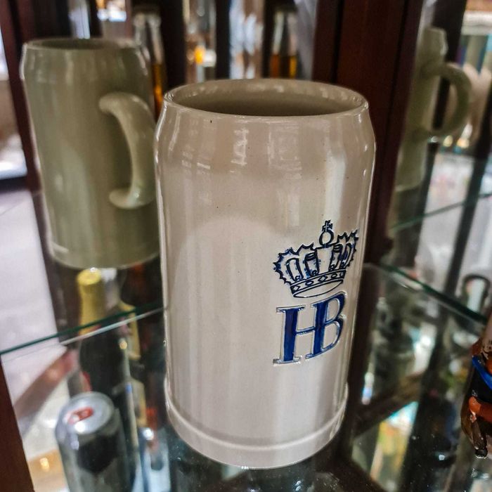 Caneca Cerveja Hofbräuhaus München (HB) – 1L – Grés Alemão – Alemanha
