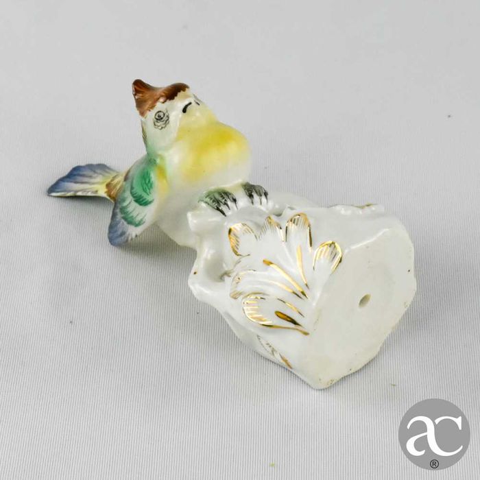 Figura de pássaro em porcelana europeia