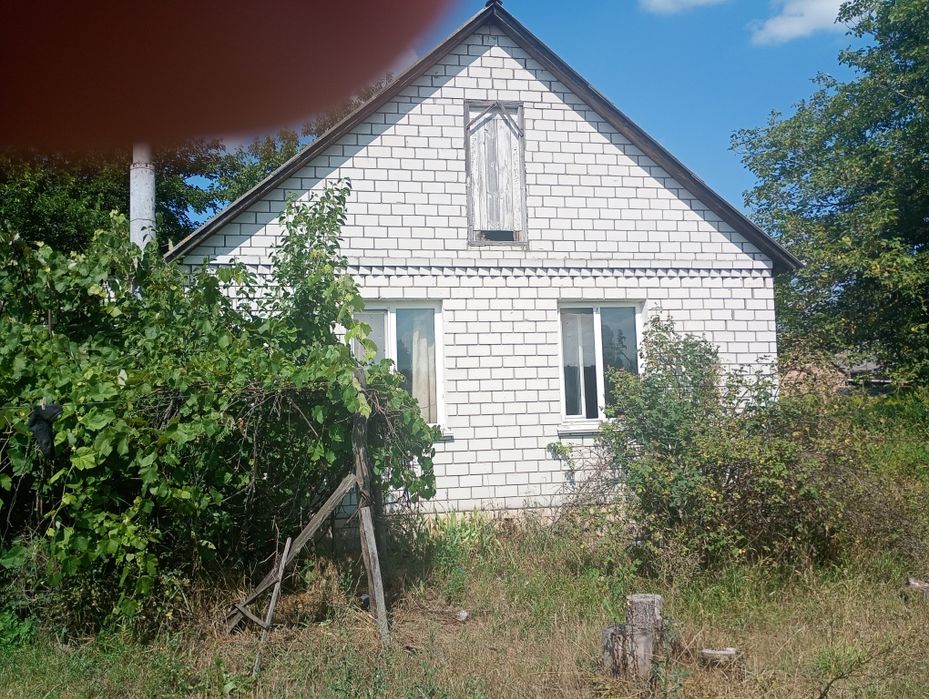 Продаю будинок в зручному місці