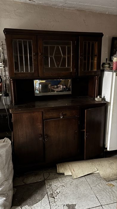 Антикварный шкаф-сервант