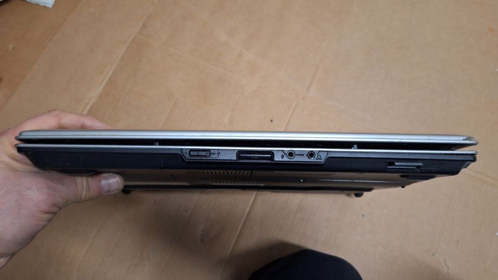 Laptop Asus F3M uszkodzony