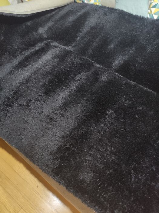 Carpete Grande de pelinhos preta
