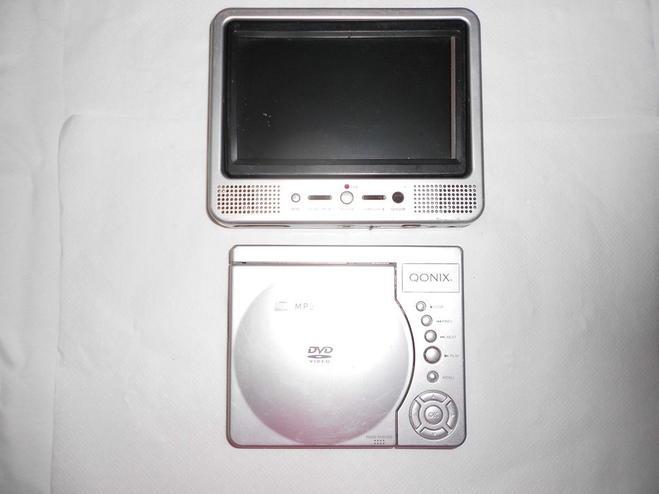 Dvd e monitor QONIX para carro ou casa