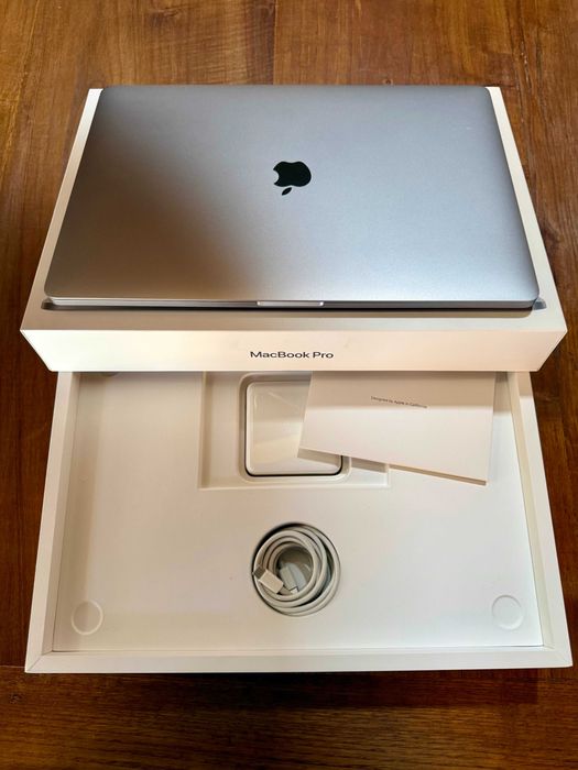 MacBook Pro 16" 2019 / 16GB RAM / 512GB SSD