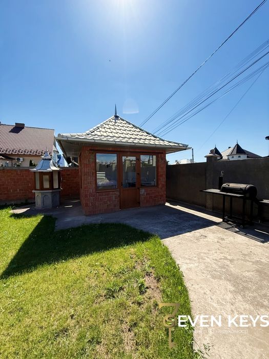 Продаж 2 поверхового будинку з гаражем і ділянкою на 10 соток, 218м²