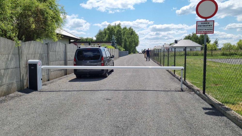 AUTOMATY DO BRAM ze sterowaniem GSM | Bramy garażowe | Napędy Domofony