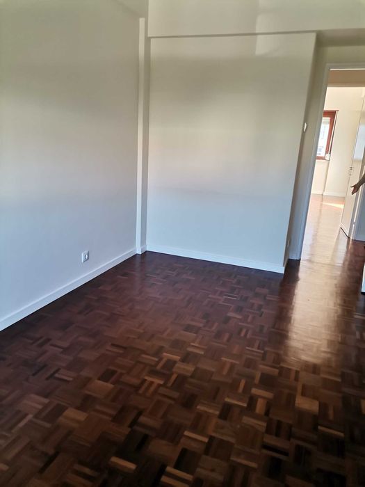 Ajuda T2 remodelado, prédio com elevador