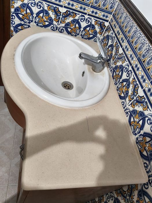 Móvel com lavatório para casa de banho