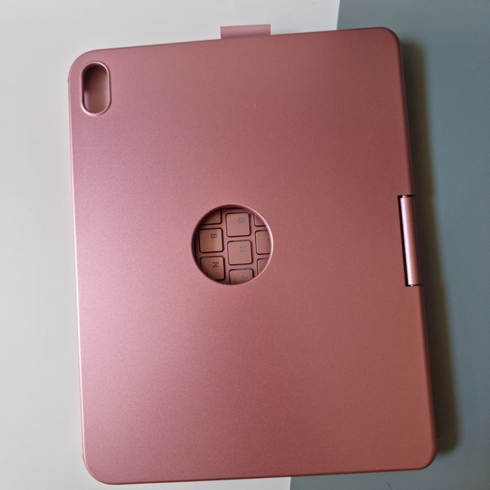 Etui z klawiaturą Bluetooth i touchpadem do iPad 11" (2025, 11. gen.) oraz iPad 10,9" (2022, 10. gen.)