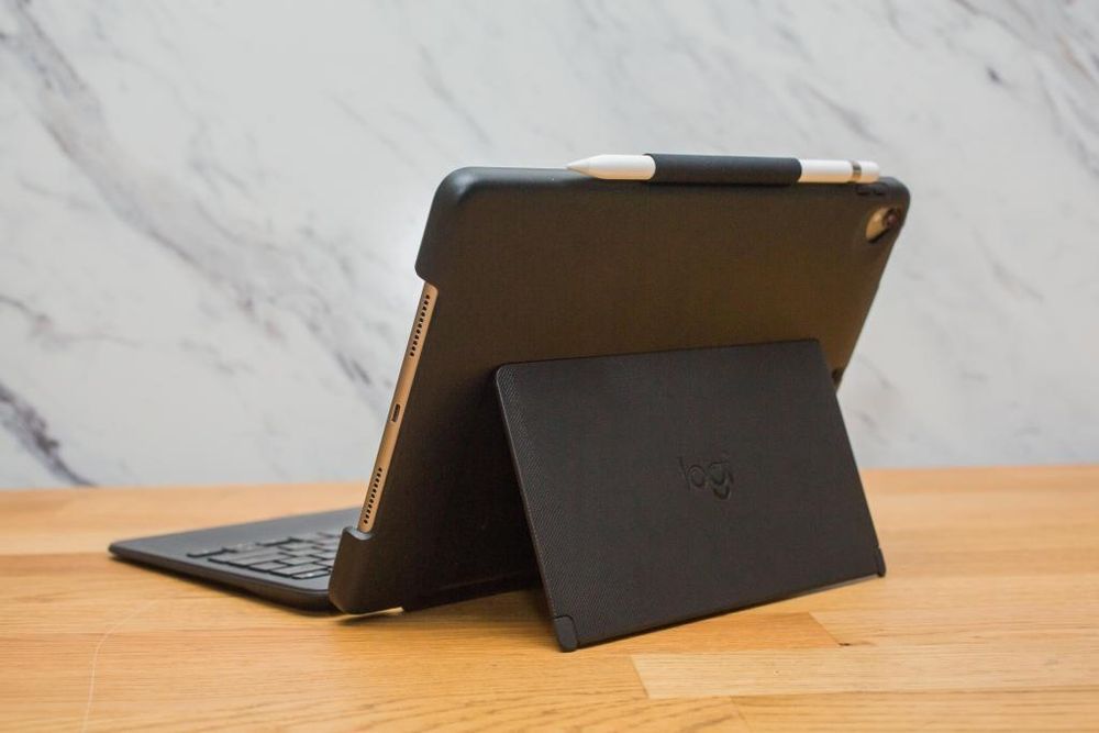 Logitech Slim Folio