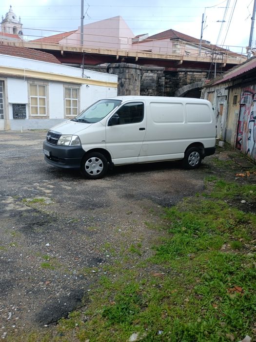 Toyota Hiace 2012.